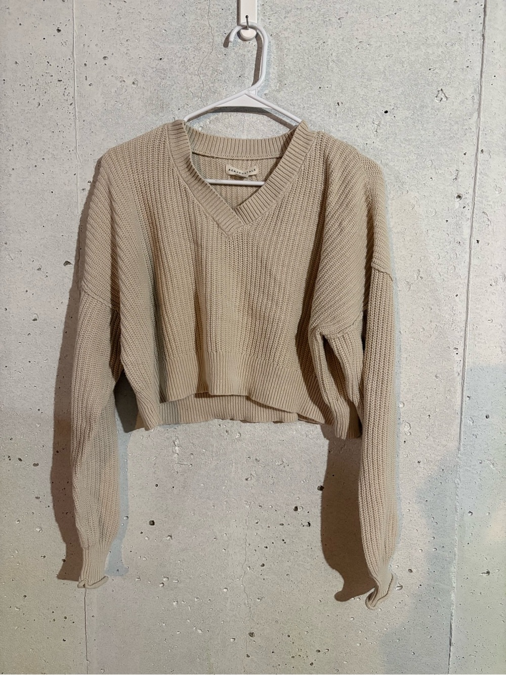 Aeropostale Cropped Ribbed V-Neck Sweater | Size: Large